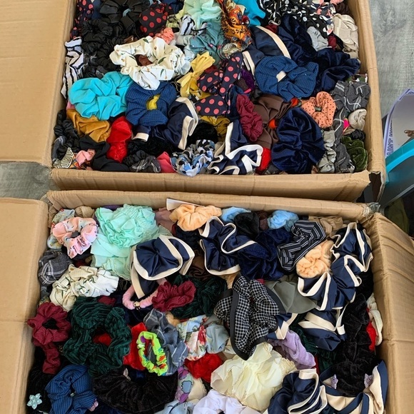 Random Assorted 25 Hair Tie Scrunchies Mixed Lot - Picture 2 of 14